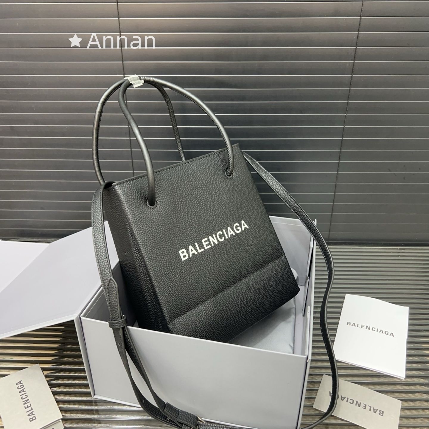 超美品 限定品 レディース BALENCIAGA(バレンシアガ) ショルダーバッグ