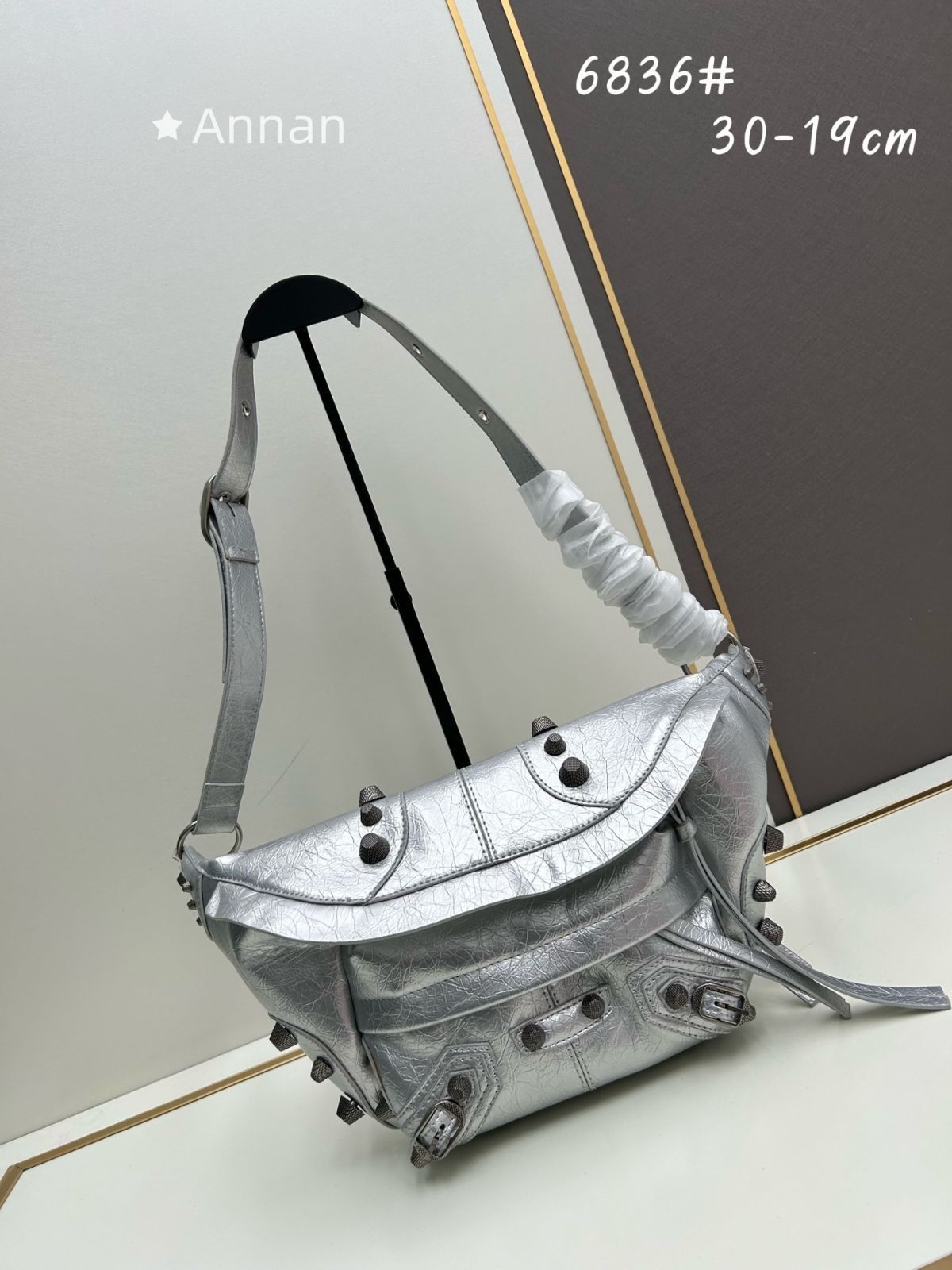 送料無料 BALENCIAGA(バレンシアガ) ウエストポーチ