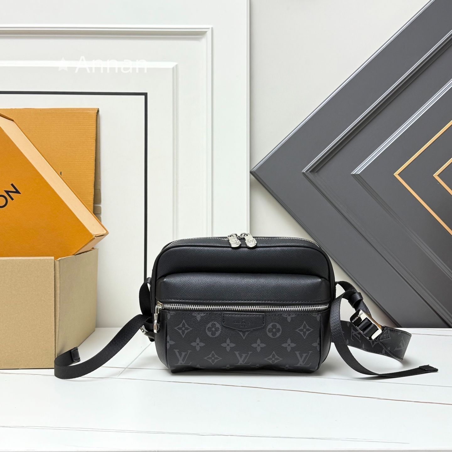ルイヴィトン LOUIS VUITTON ショルダーバッグ 人気モデル 送料無料 モノグラム エクリプス タイガラマ アウトドア メッセンジャー PM M30233 ブラック PVC レザー