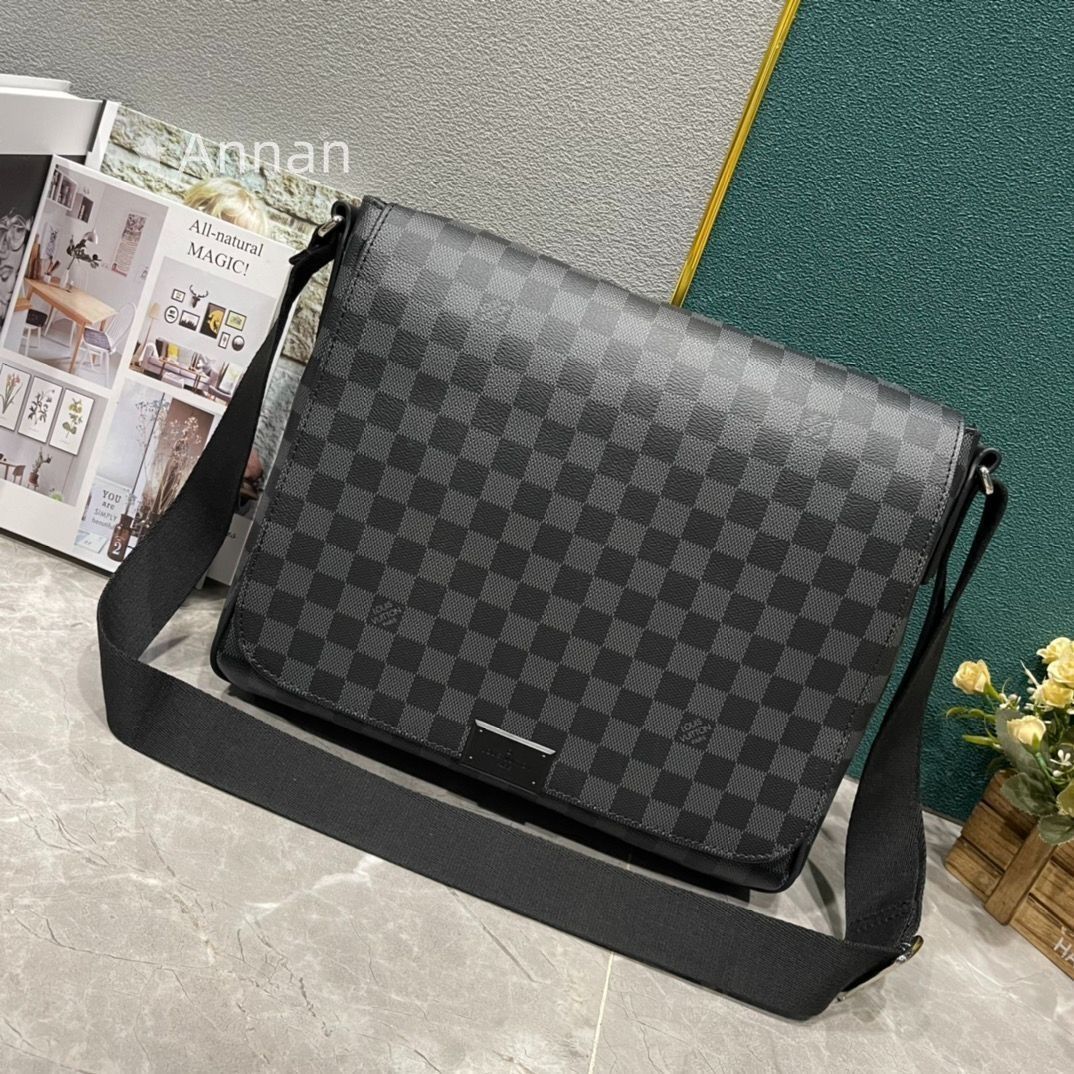 【美品】 LOUIS VUITTONルイヴィトン メンズ ショルダーバッグ 人気モデル 送料無料