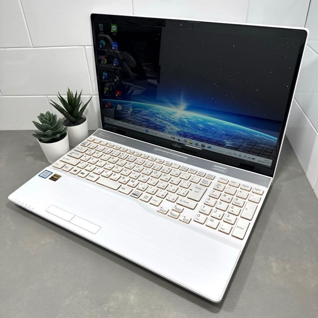 【極上】富士通プレミアムホワイト☘️8世代i7☘️SSD256GB+HDD1TB