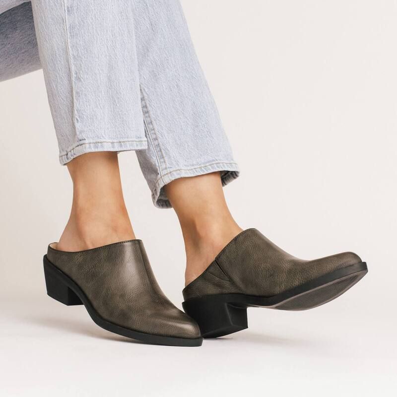 ジャーニー レディース シューズ サンダル ヒール Journee Tomeka Womens Pointed Toe Cuban Heel Mule Shoes Gray グレー