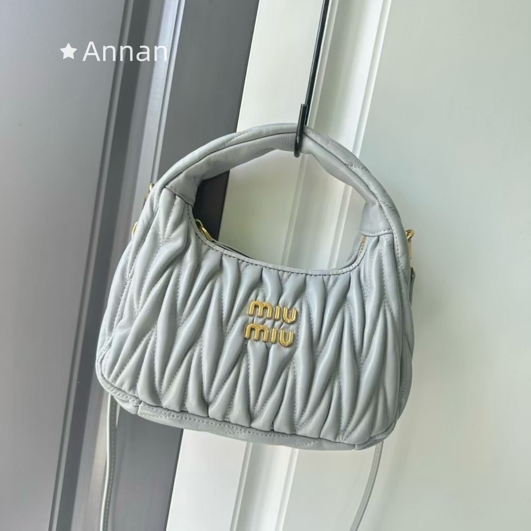 美品 レディース MIUMIUミュウミュウ ショルダーバッグ