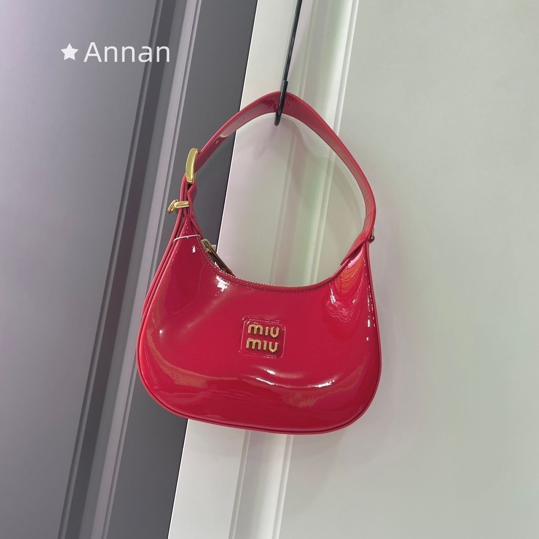 状態良 送料無料 レディース MIUMIUミュウミュウ ショルダーバッグ
