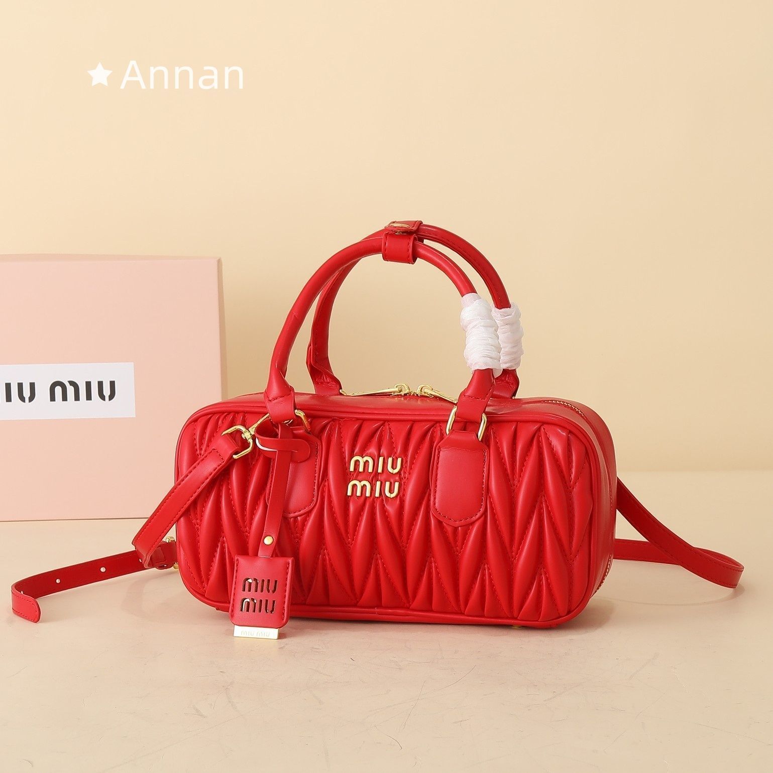 限界価格 良品 レディース MIUMIUミュウミュウ ハンドバッグ