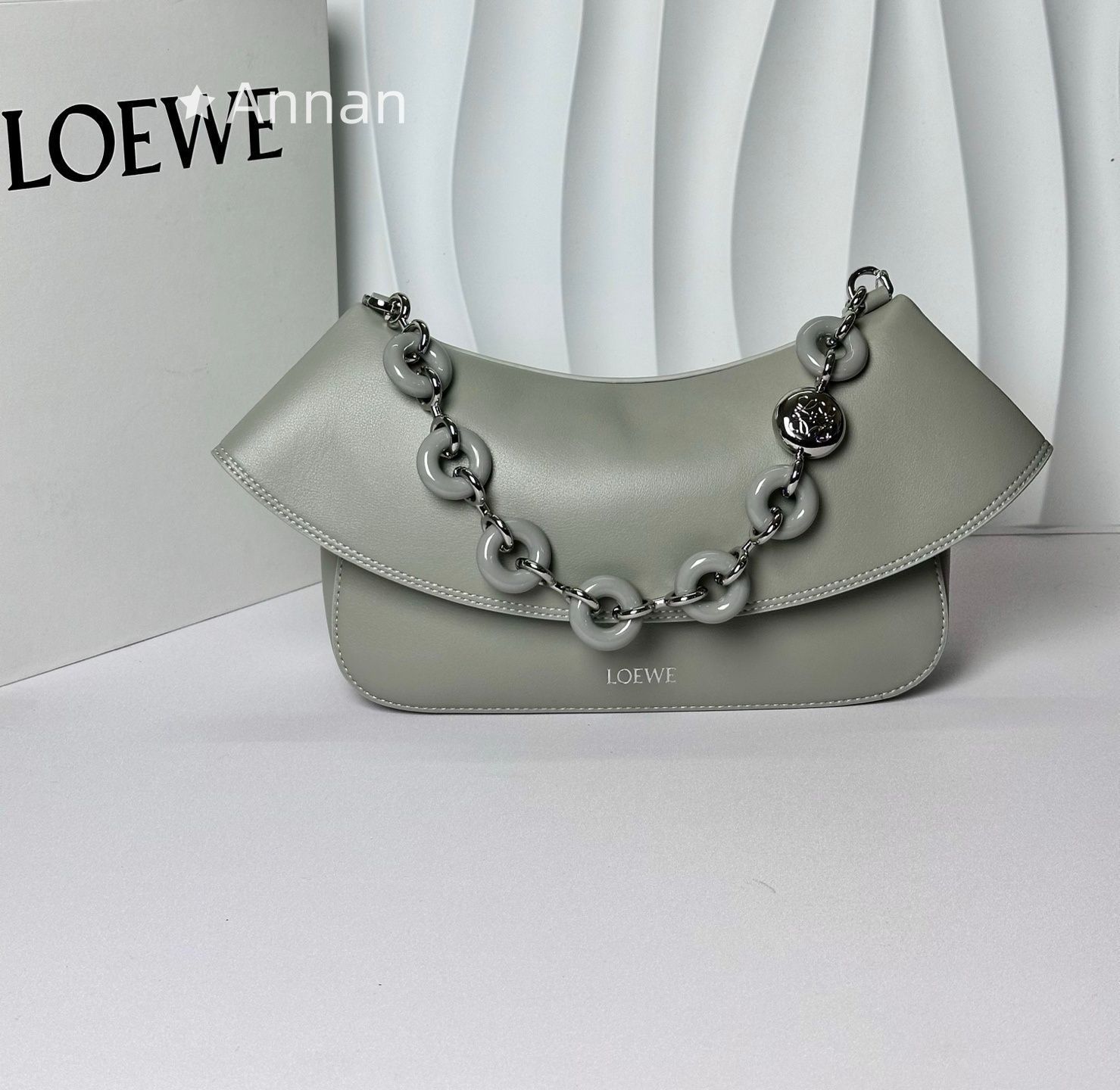 【特価】超美品 限定品 限界価格超美品レディース LOEWE　ロエベ ショルダーバッグ