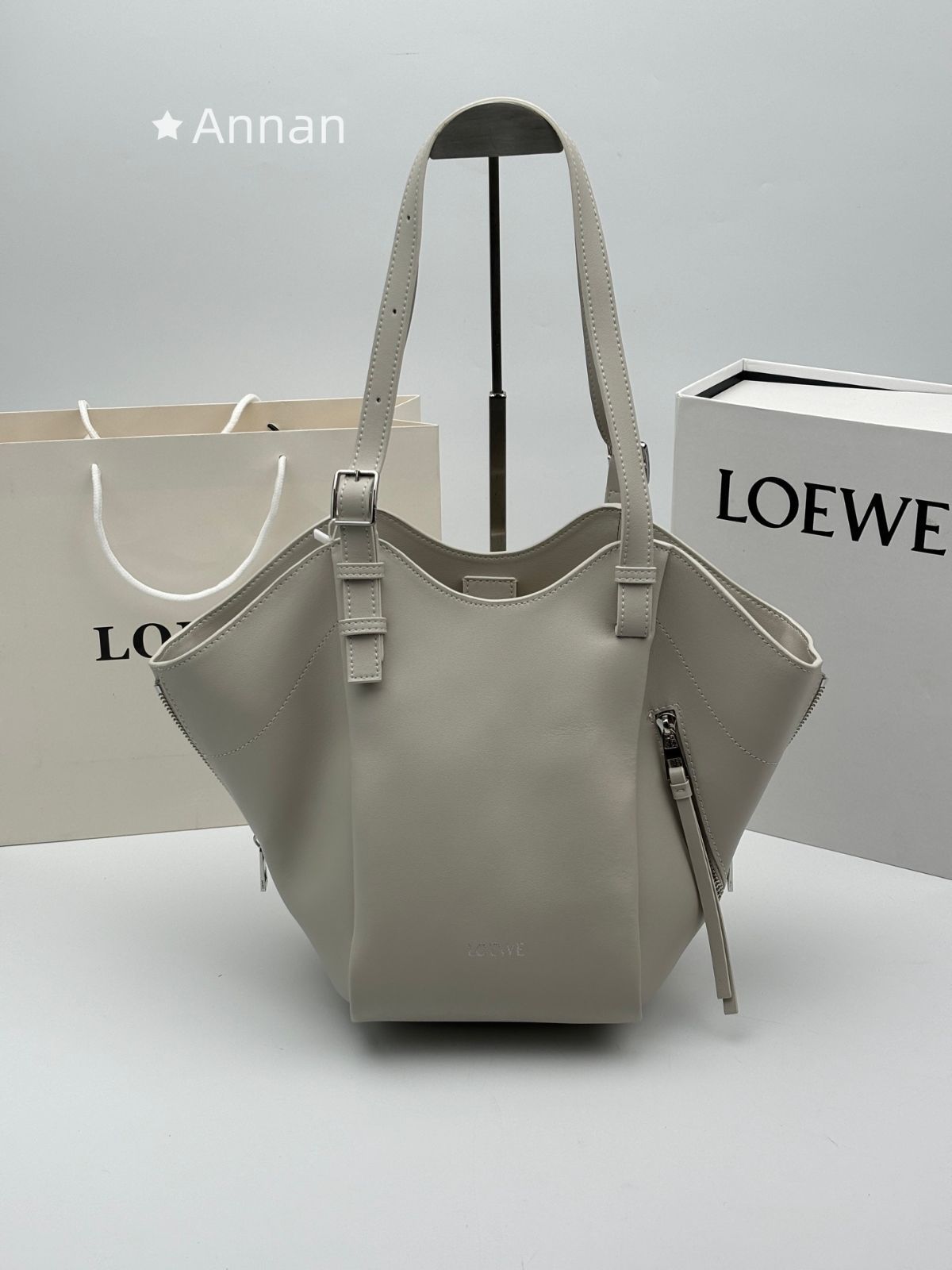 新品同様 人気レディース LOEWE　ロエベ ショルダーバッグ