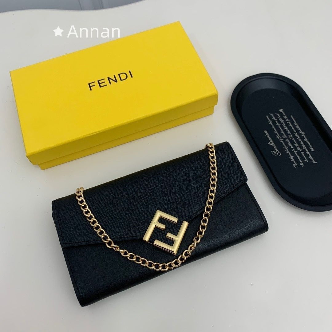 最終値下げ！レディース FENDI フェンディ ショルダーバッグ