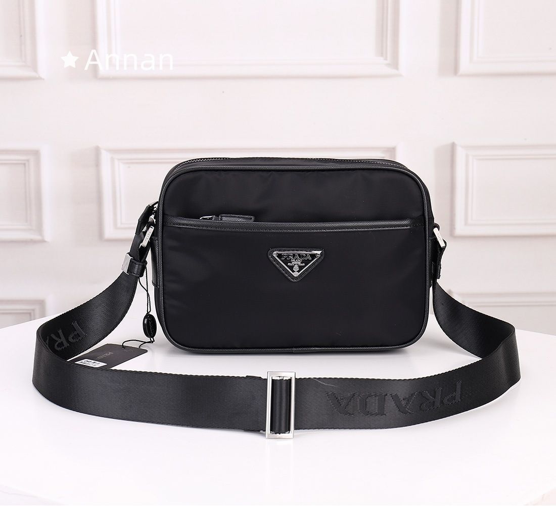 【限定】送料無料 斜め掛け メンズ PRADA プラダ ショルダーバッグ