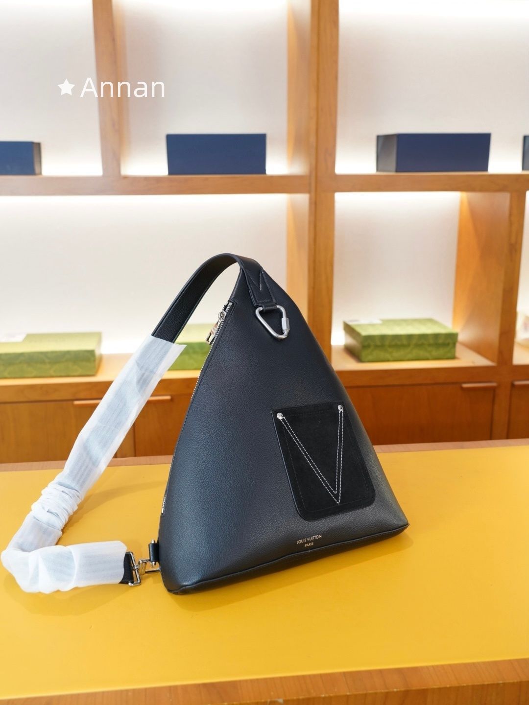 極美品 入手困難 美品メンズ PRADA プラダ ボディーバッグ