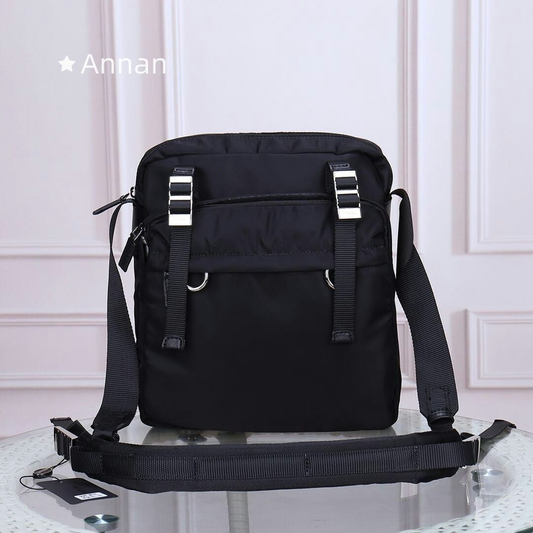 実用性 【極美品】メンズ PRADA プラダ ショルダーバッグ