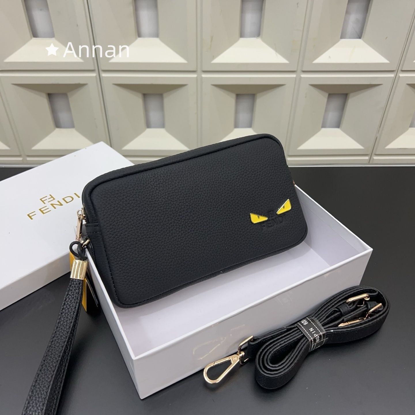 お洒落 極美品 メンズ FENDI　フェンディ ショルダーバッグ