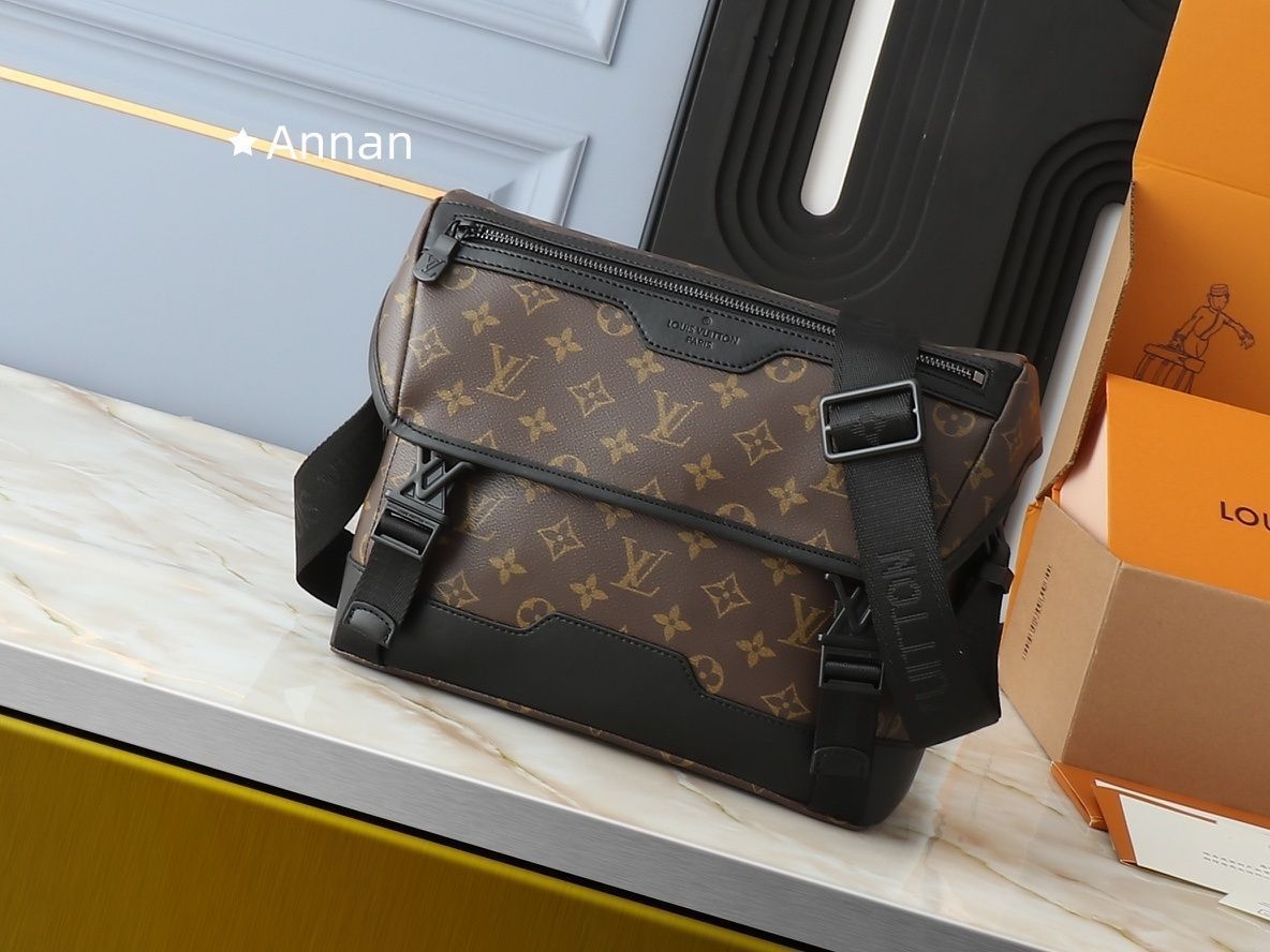 超極SSS美品 良品 LOUIS VUITTON ルイヴィトン バッグ メンズ メッセンジャー ヴォワヤージュ PM ショルダーバッグ モノグラム