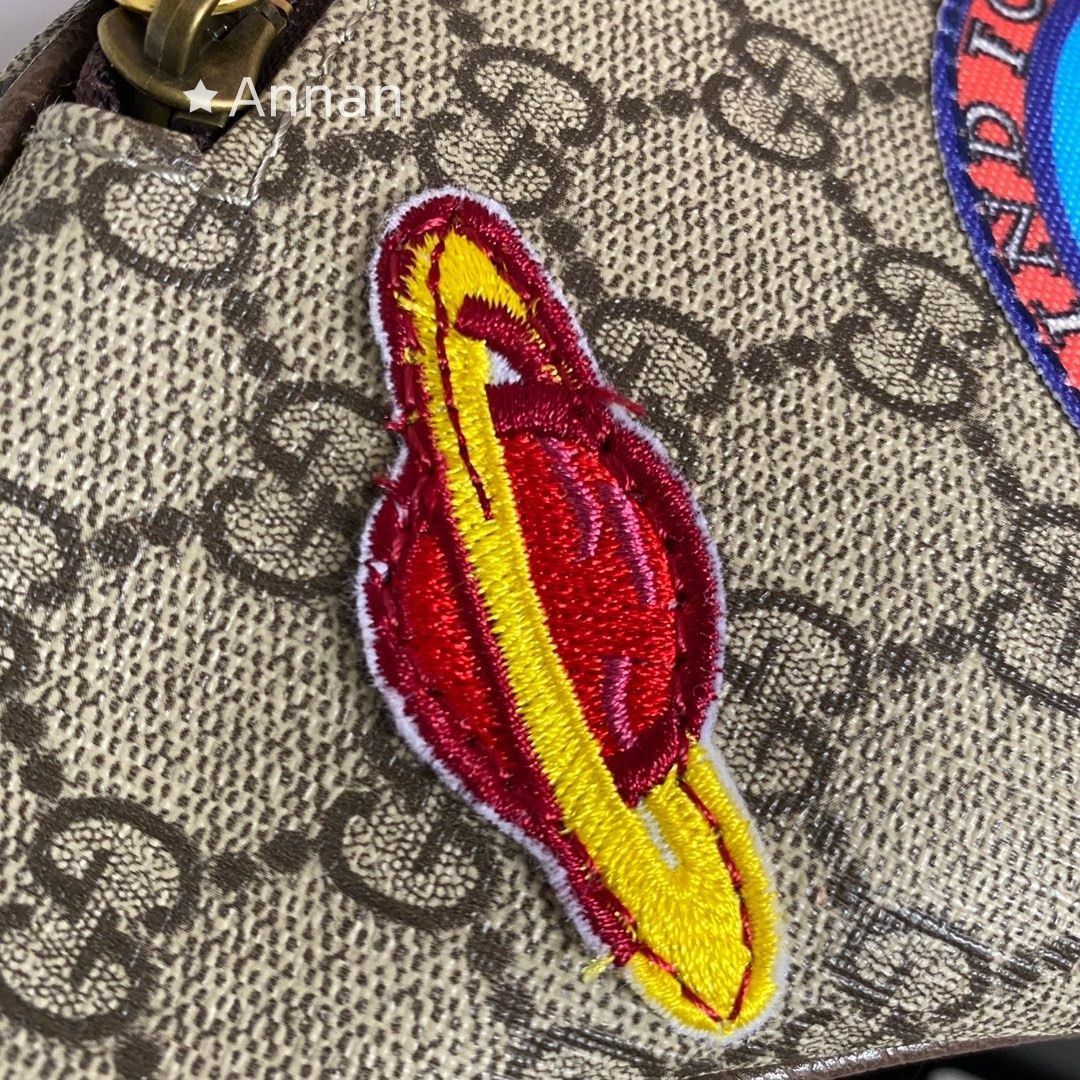 大人気 GUCCI グッチクーリエ ソフト GGスプリーム ボディバッグ エン