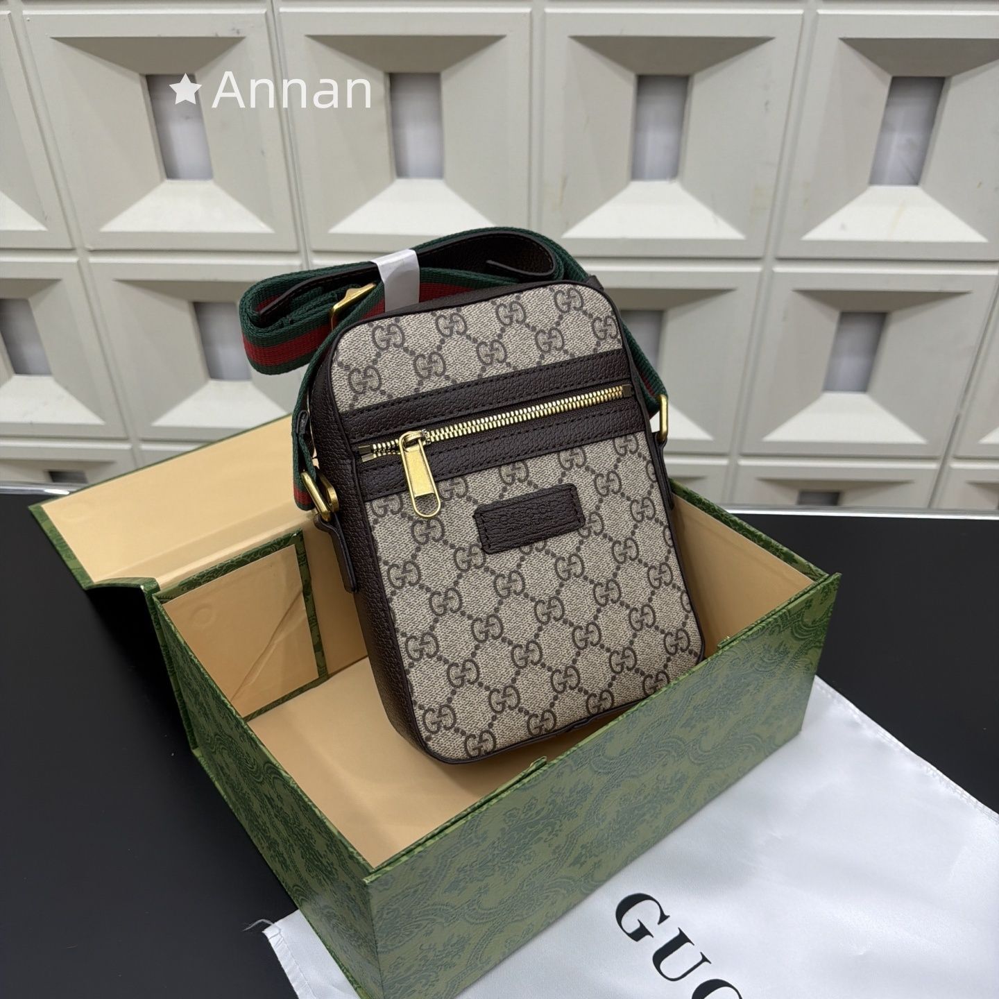入手困難 GUCCI グッチ ショルダーバッグ メンズ 598103 GGサイケデリック