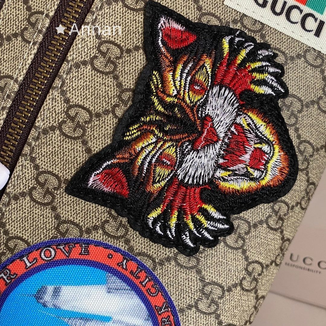 大人気 GUCCI グッチクーリエ ソフト GGスプリーム ボディバッグ エン