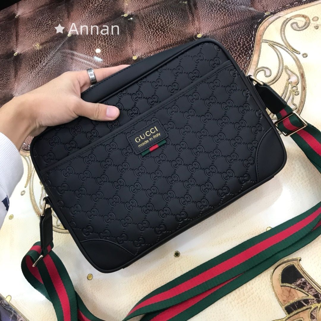 【未使用品】メンズ GUCCI グッチ ショルダーバッグ