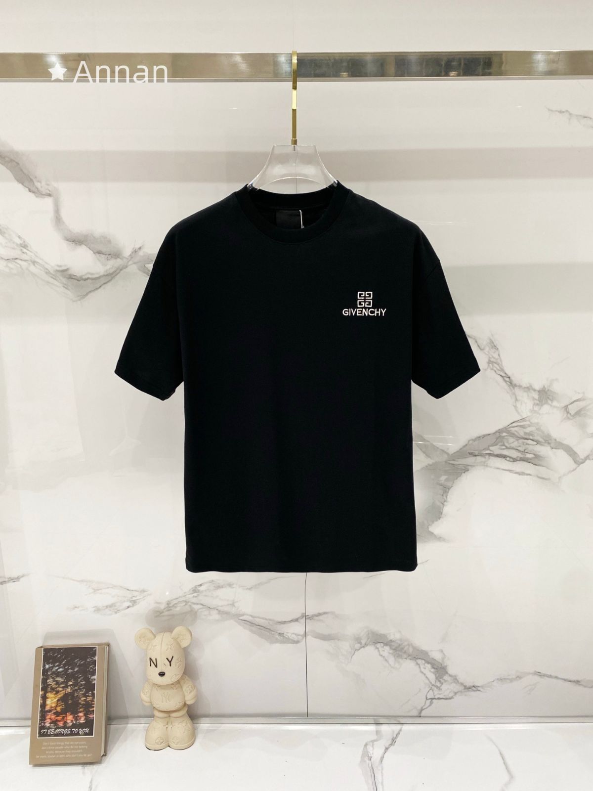 美品 GIVENCHY ジバンシー Tシャツ　半袖　夏服　トップス 男女兼用
