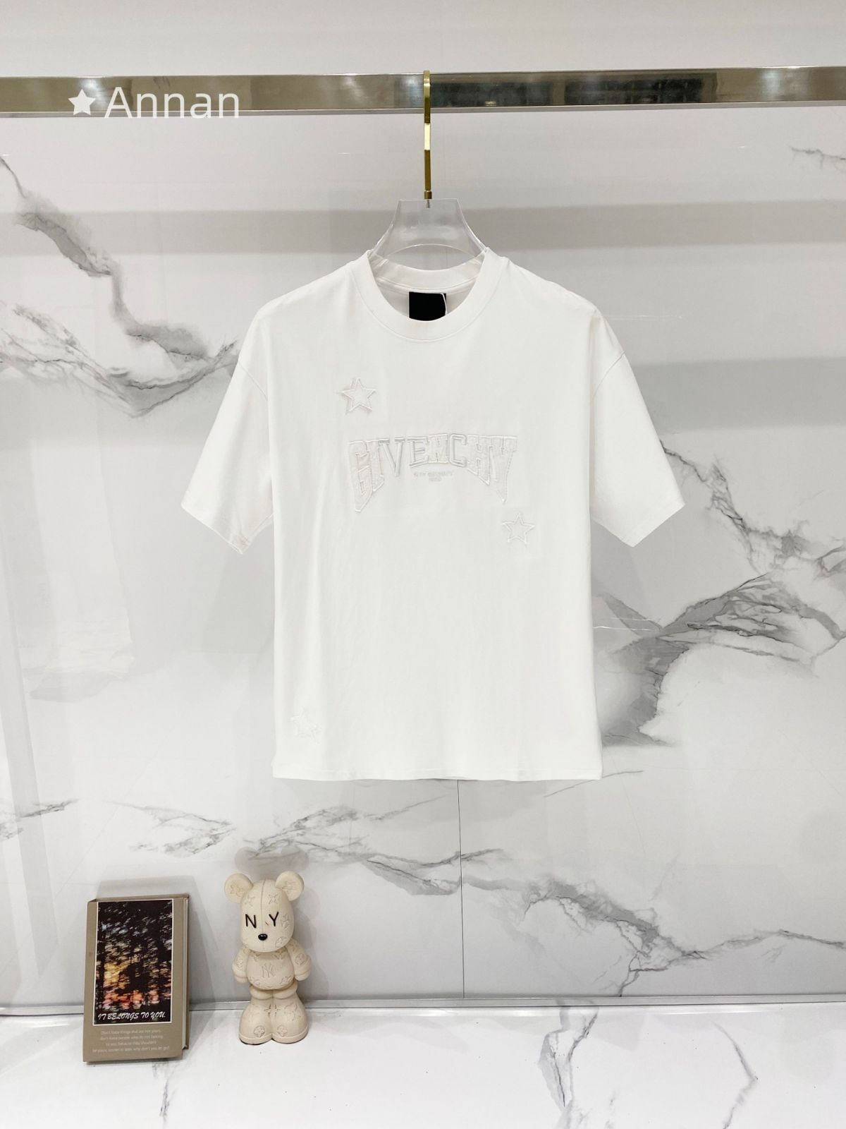 超希少 送料無料美品 GIVENCHY ジバンシー Tシャツ　半袖　夏服　トップス 男女兼用