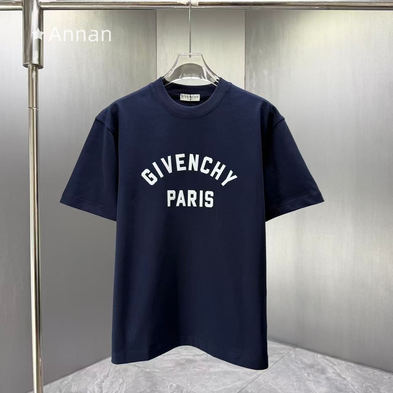 【希少品】綺麗 GIVENCHY ジバンシー Tシャツ　半袖　夏服　トップス 男女兼用
