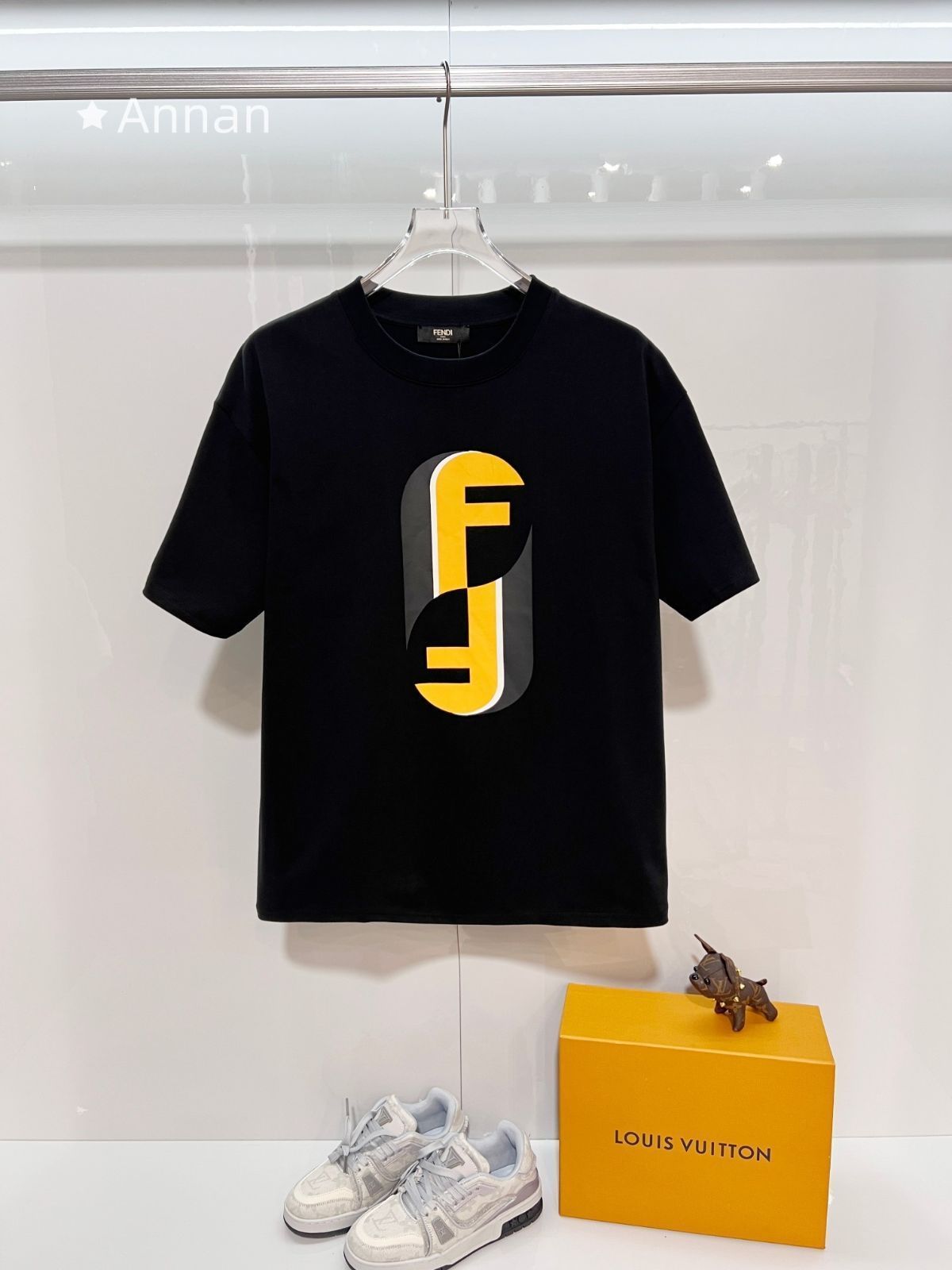 新品 本日特価 本日限定！FENDI フェンディ Tシャツ　半袖　夏服　トップス 男女兼用