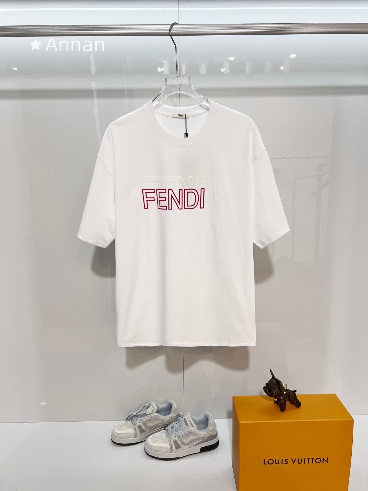 本日特価 本日限定！FENDI フェンディ Tシャツ　半袖　夏服　トップス 男女兼用