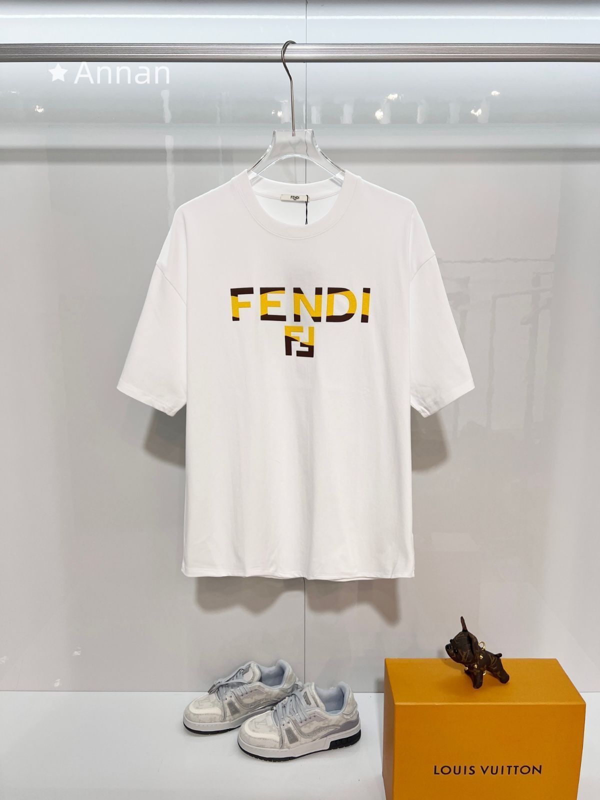 期間限定☆FENDI フェンディ Tシャツ　半袖　夏服　トップス 男女兼用