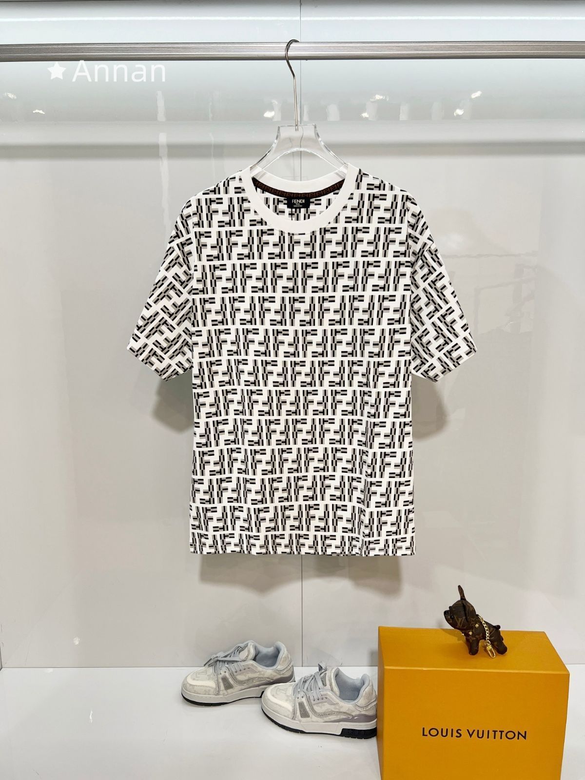 美品★ ★★FENDI フェンディ Tシャツ　半袖　夏服　トップス 男女兼用