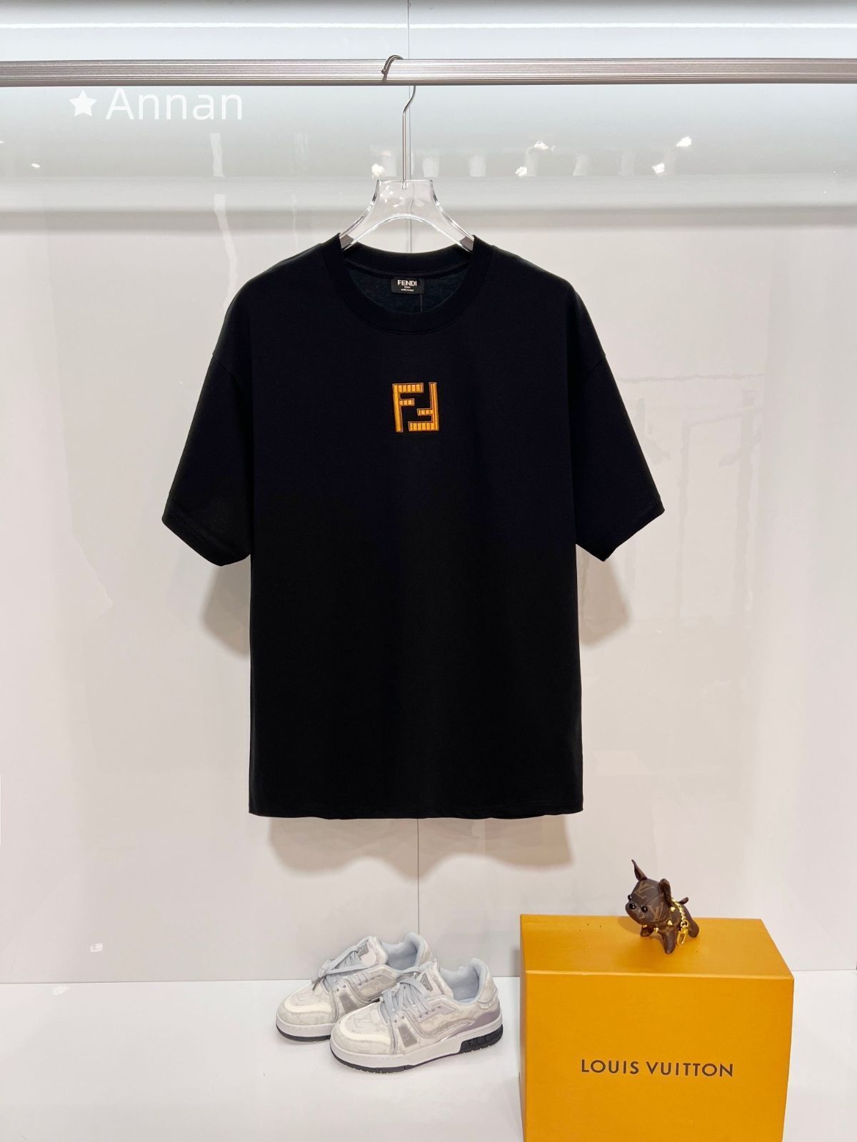 入手困難 ★★ FENDI フェンディ Tシャツ　半袖　夏服　トップス 男女兼用