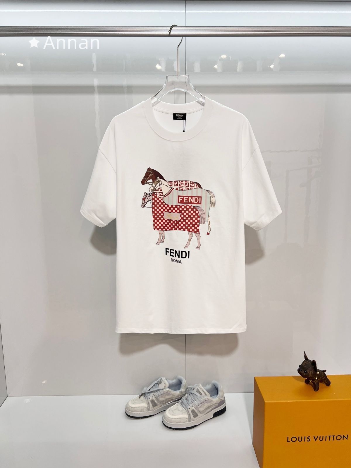 人気 超美品FENDI フェンディ Tシャツ　半袖　夏服　トップス 男女兼用