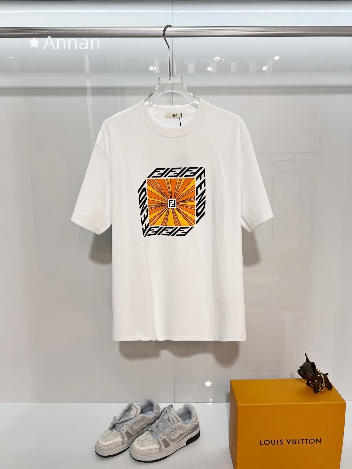 お洒落 極美品 FENDI フェンディ Tシャツ 半袖 夏服 トップス 男女兼用