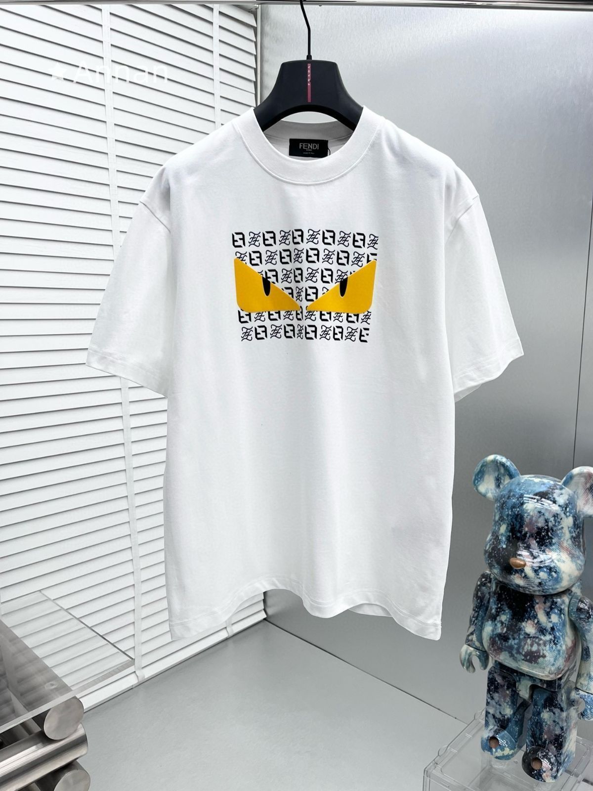 可愛 本日特価 超美品 FENDI フェンディ Tシャツ　半袖　夏服　トップス 男女兼用