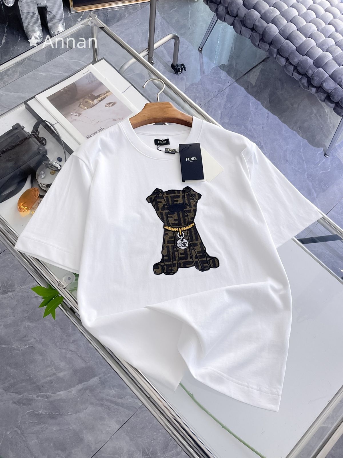 即完売 本日特価 超美品FENDI フェンディ Tシャツ 半袖 夏服 トップス 男女兼用