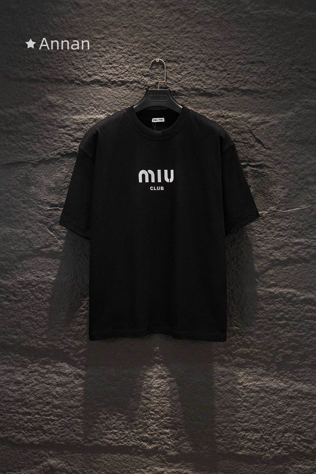 【限定】送料無料 MIUMIU ミュウミュウ Tシャツ　半袖　夏服　トップス 男女兼用
