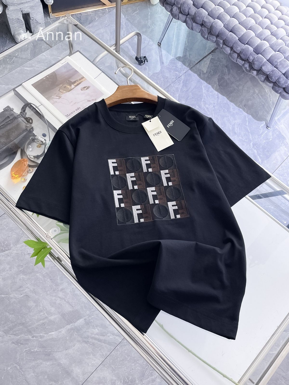 激レア 本日特価 美品★極美品 FENDI フェンディ Tシャツ 半袖 夏服 トップス 男女兼用