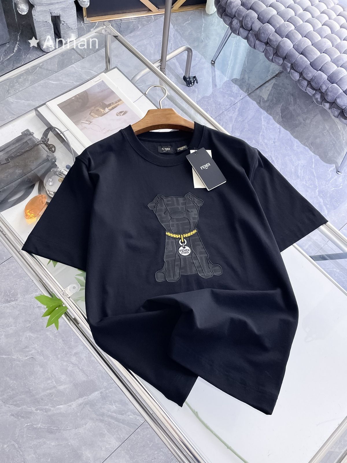 送料込☆ 超美品FENDI フェンディ Tシャツ　半袖　夏服　トップス 男女兼用