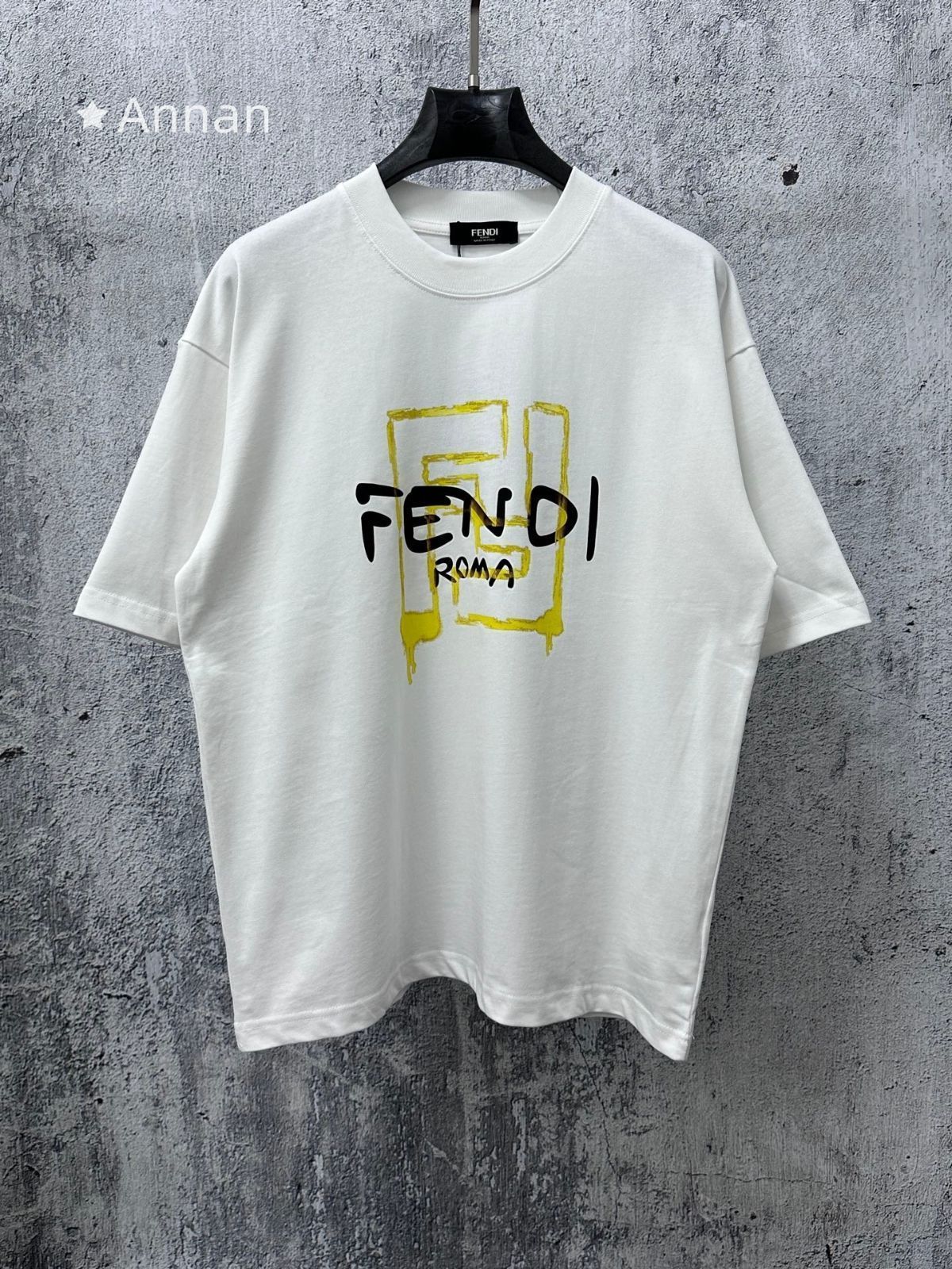 送料無料 本日特価 超美品 FENDI フェンディ Tシャツ　半袖　夏服　トップス 男女兼用