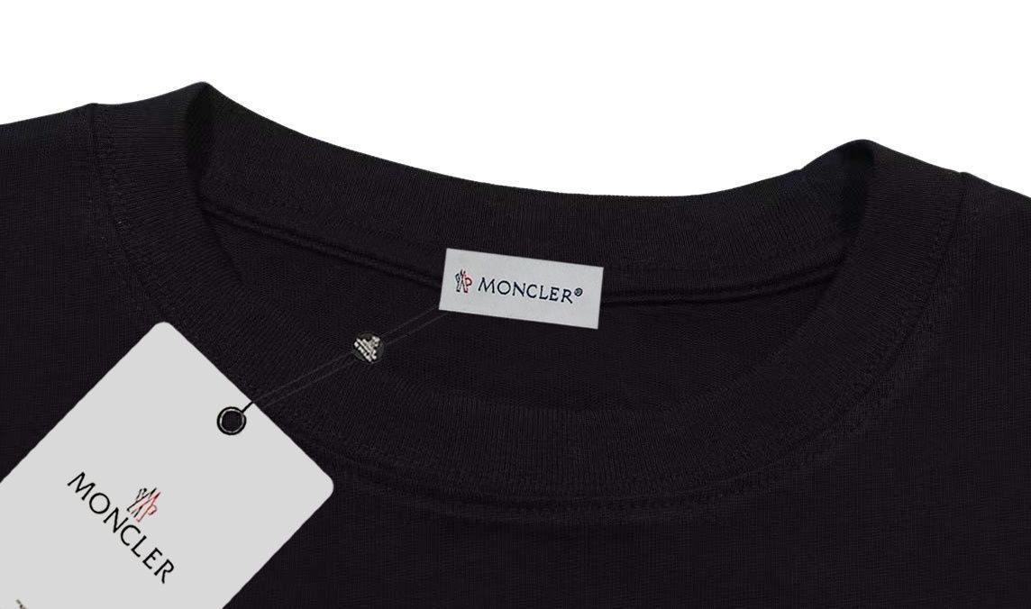 最終値下げ!新品 新品 タグ付 MONCLER モンクレール パーカー 長袖Tシャツ トップス シンプルフード付きパーカー ユニセックス 最終値下げ!新品 新品 タグ付 MONCLER モンクレール パーカー 長袖Tシャツ トップス シンプルフード付きパーカー ユニセックス