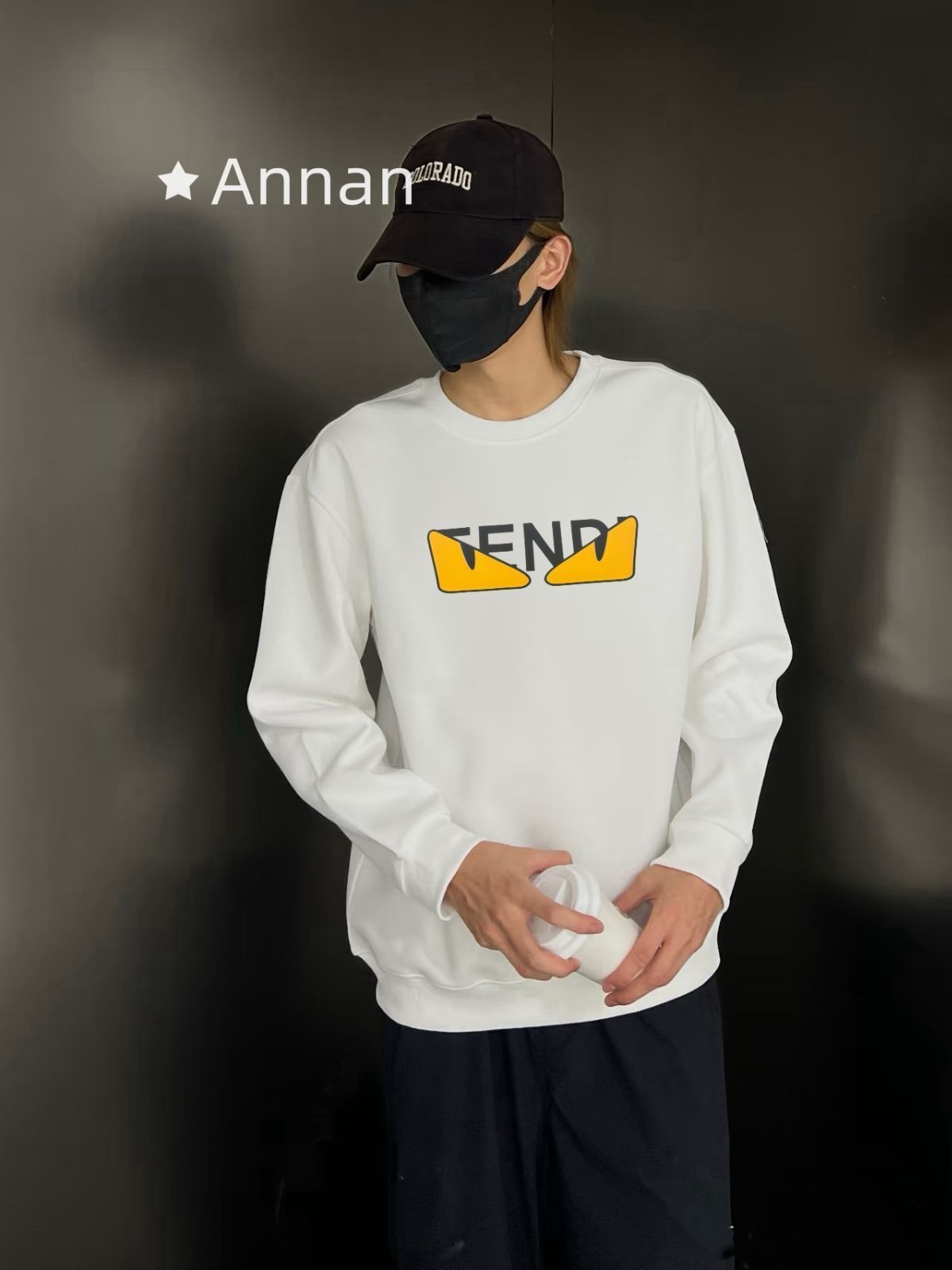 綺麗 ★★ 新品 タグ付 FENDI フェンディ パーカー シンプルフード付きパーカー ユニセックス