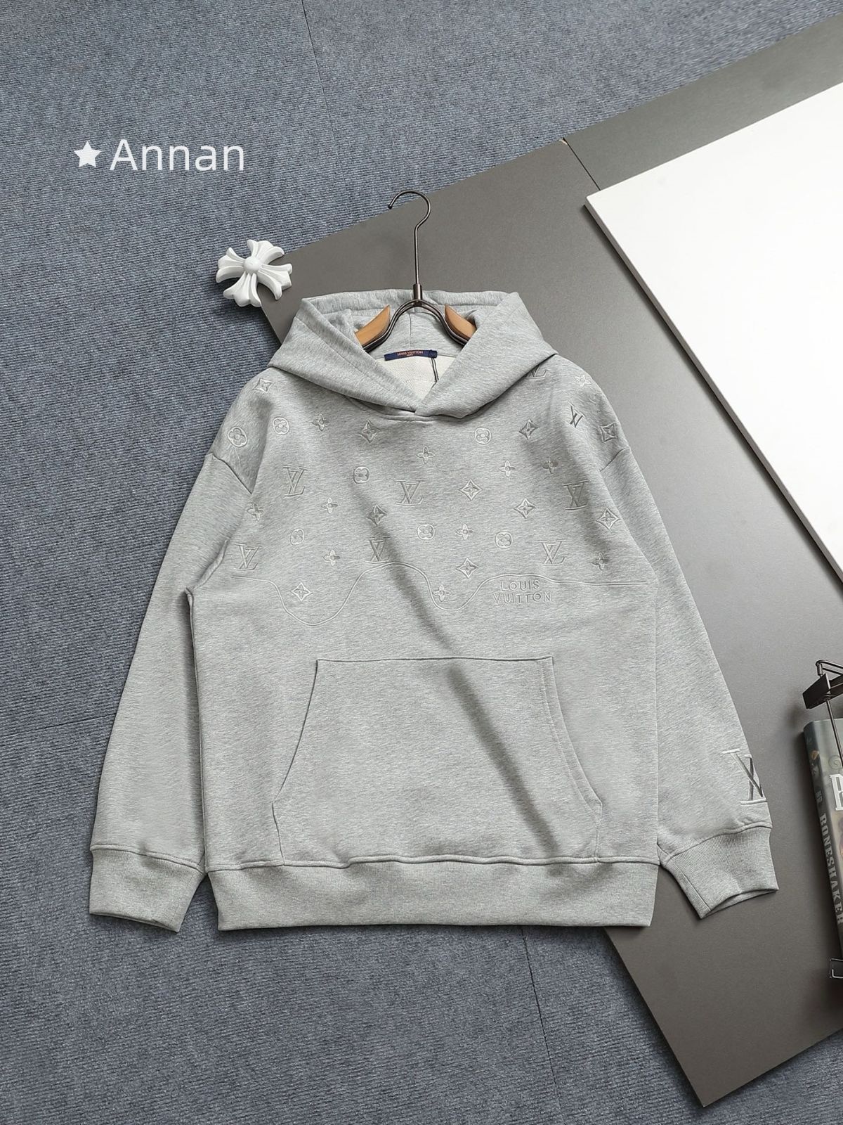 状態良 新品 タグ付 LV LOUIS VUITTON ルイヴィトン パーカー 長袖Tシャツ トップス シンプルフード付きパーカー ユニセックス