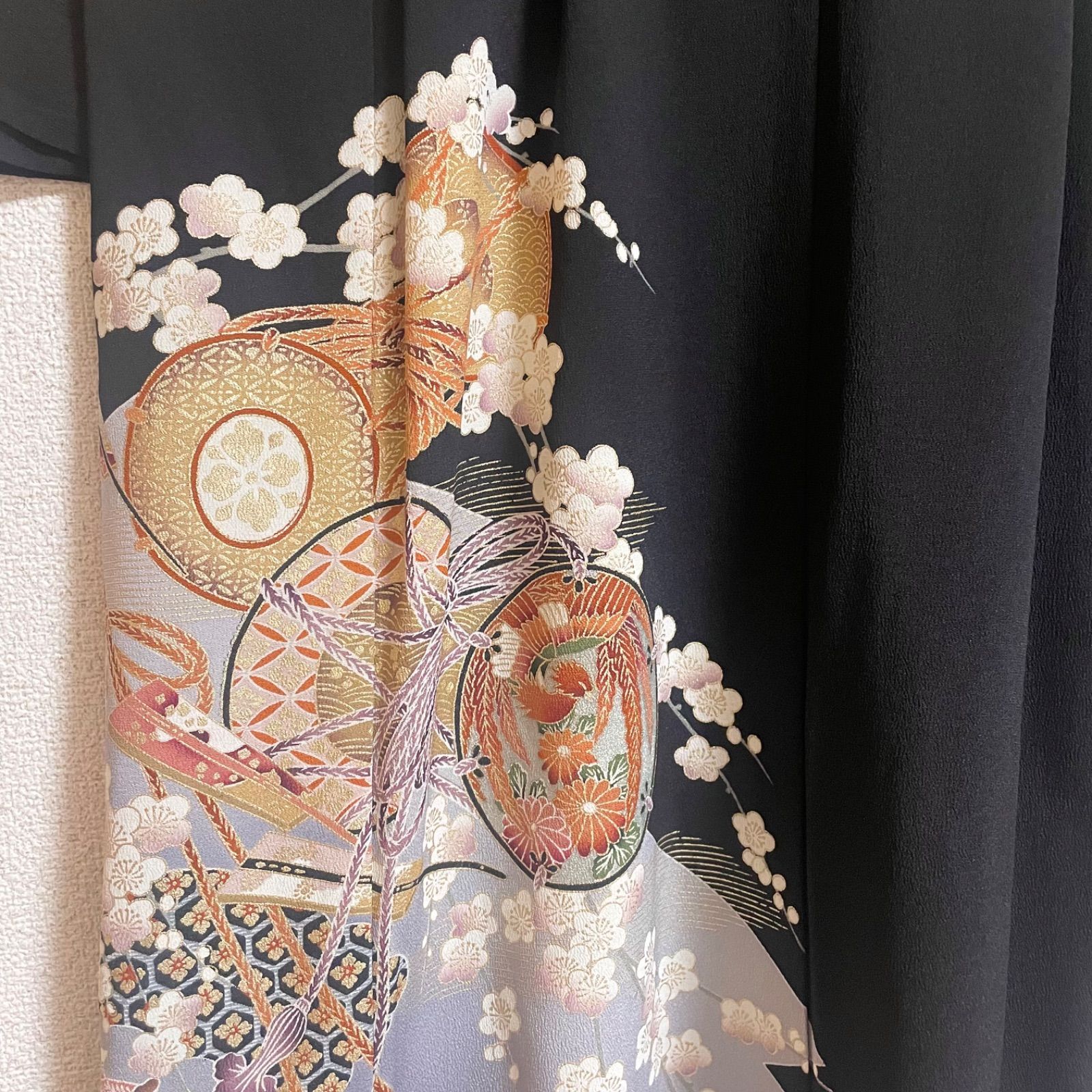ありあり☆着物リメイク　黒留袖　ロングワンピース　　鮮やか花々　作家物 一点物 着物リメイク ロングワンピース ドレス 黒留袖 正絹 鼓花文