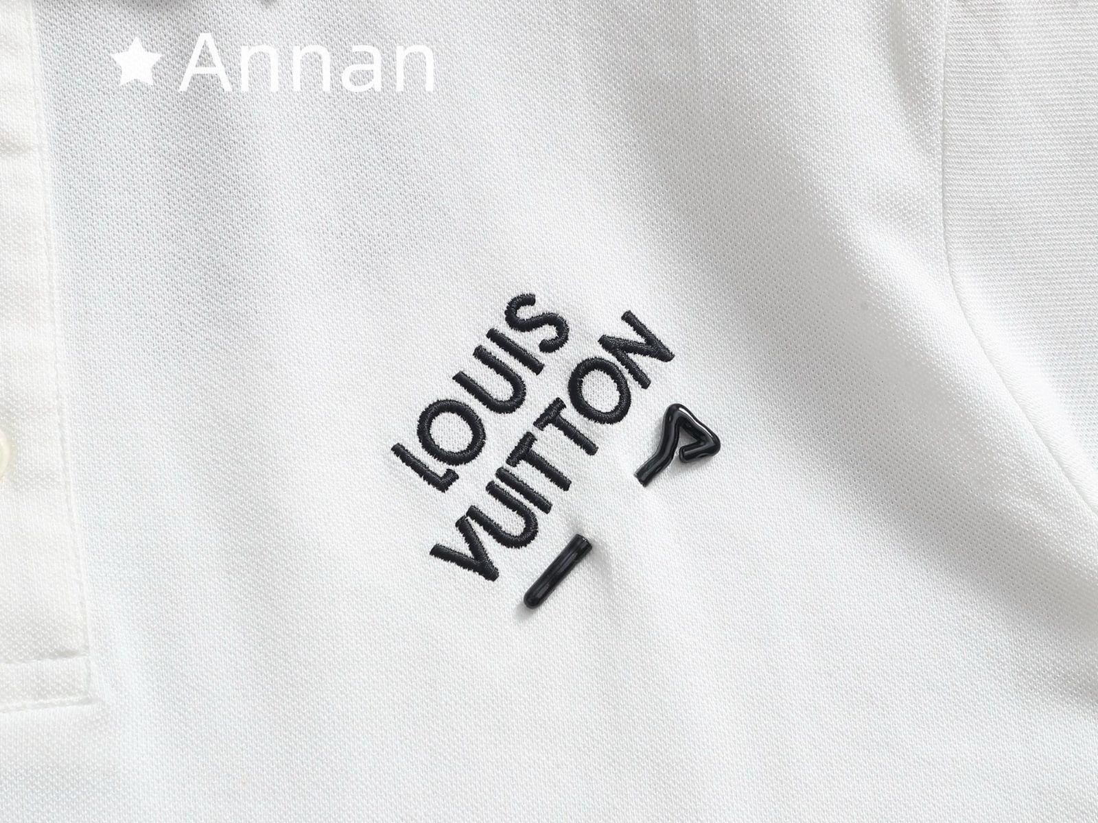 激レア　新品　タグ付き!　LOUIS VUITTON　ダミエ　シルクパンツ　１９万　 ルイヴィトン VUITTON LOUIS VUITTON（ネクタイ）のフリマ 激レア・超希少品LOUISVUITTON☆折り畳み財布 VUITTON☆カードケース☆入手困難&frasl;アリゲーター