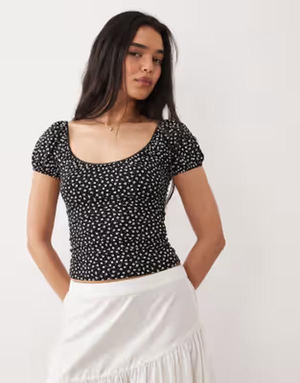 ミスセルフフリッジ レディース トップス シャツ フラワー柄 プリント フラワー Misselfridge milkmaid top in dark base floral print Ditsy p