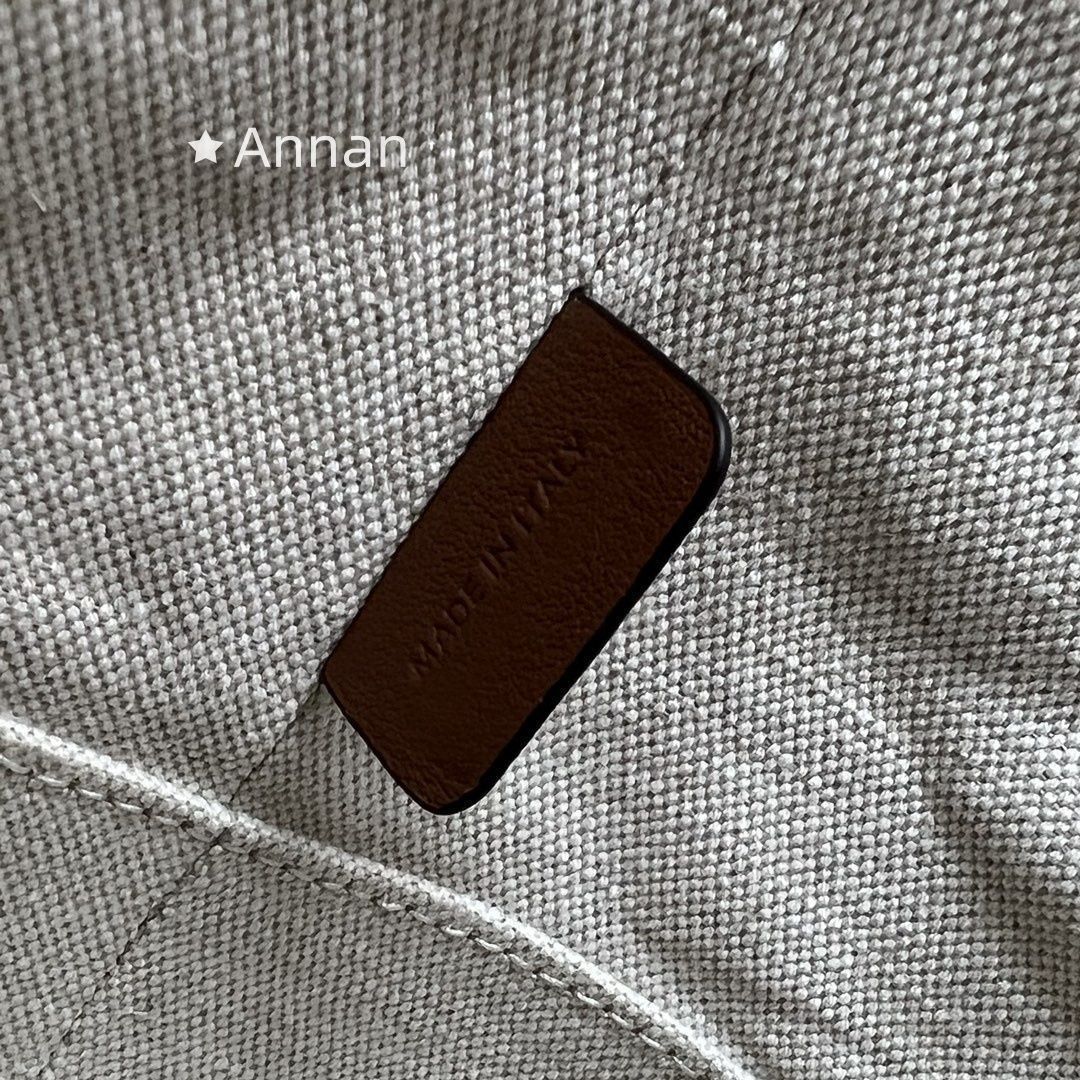 【未使用品】最終値下げ 超新品 LV LOUIS VUITTON ルイヴィトン Tシャツ 半袖 夏服 トップス 男女兼用 【未使用品】最終値下げ 超新品 LV LOUIS VUITTON ルイヴィトン Tシャツ 半袖 夏服 トップス 男女兼用