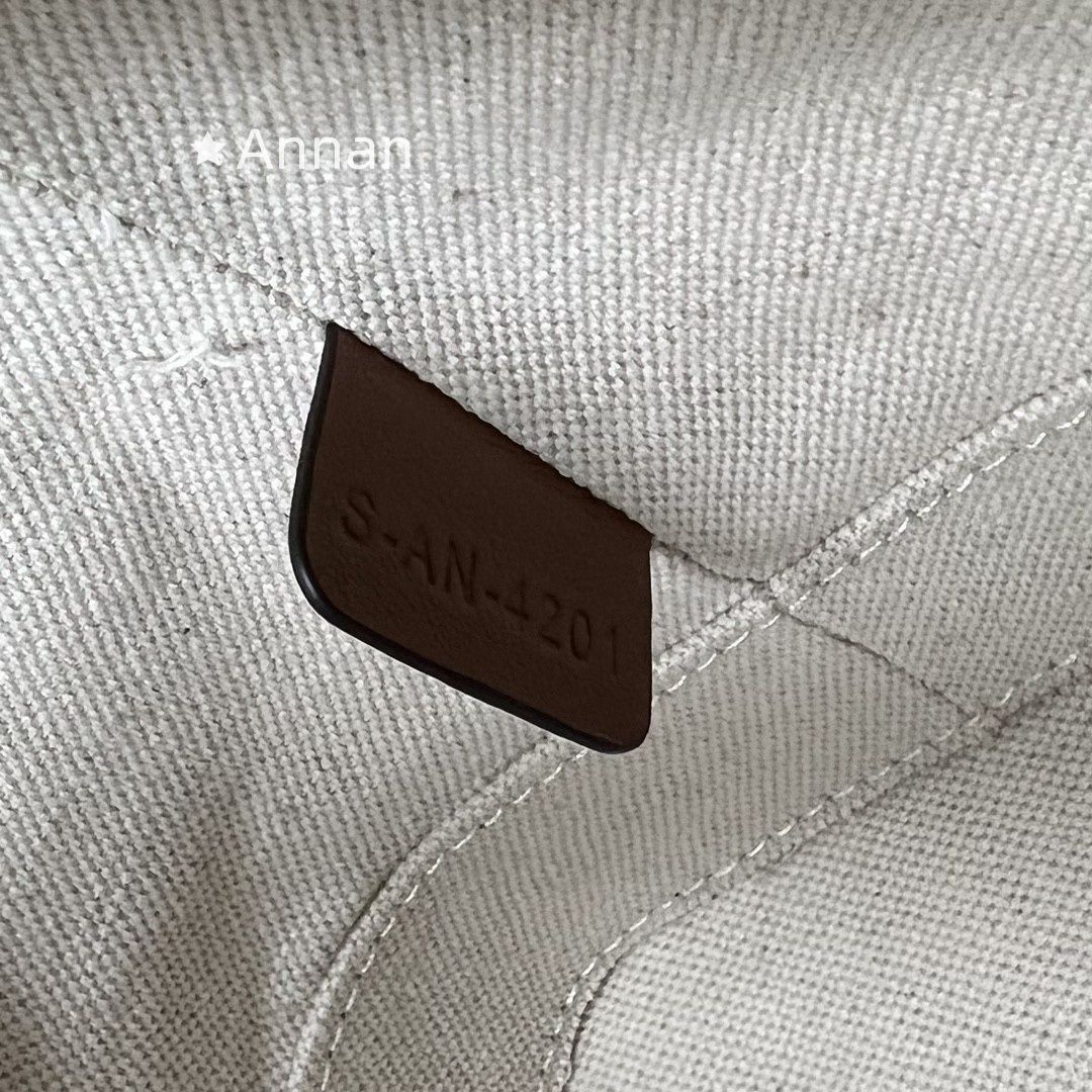 【未使用品】最終値下げ 超新品 LV LOUIS VUITTON ルイヴィトン Tシャツ 半袖 夏服 トップス 男女兼用 【未使用品】最終値下げ 超新品 LV LOUIS VUITTON ルイヴィトン Tシャツ 半袖 夏服 トップス 男女兼用
