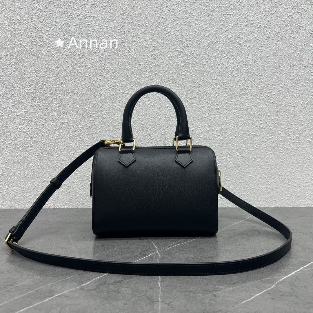 極美品 新品 GUCCI グッチ Tシャツ　半袖　夏服　トップス 男女兼用