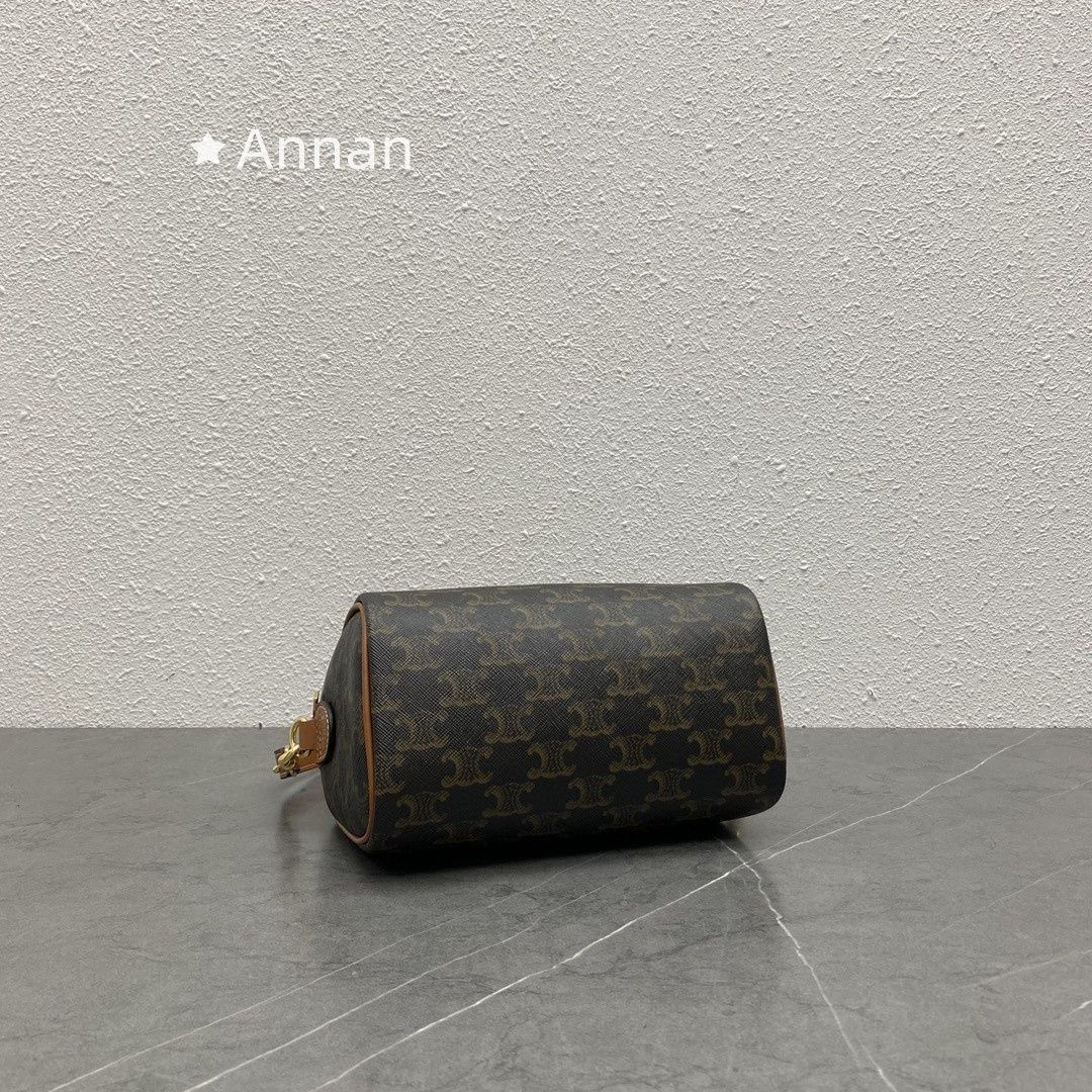 超極SSS美品 良品新品 GUCCI グッチ Tシャツ　半袖　夏服　トップス 男女兼用