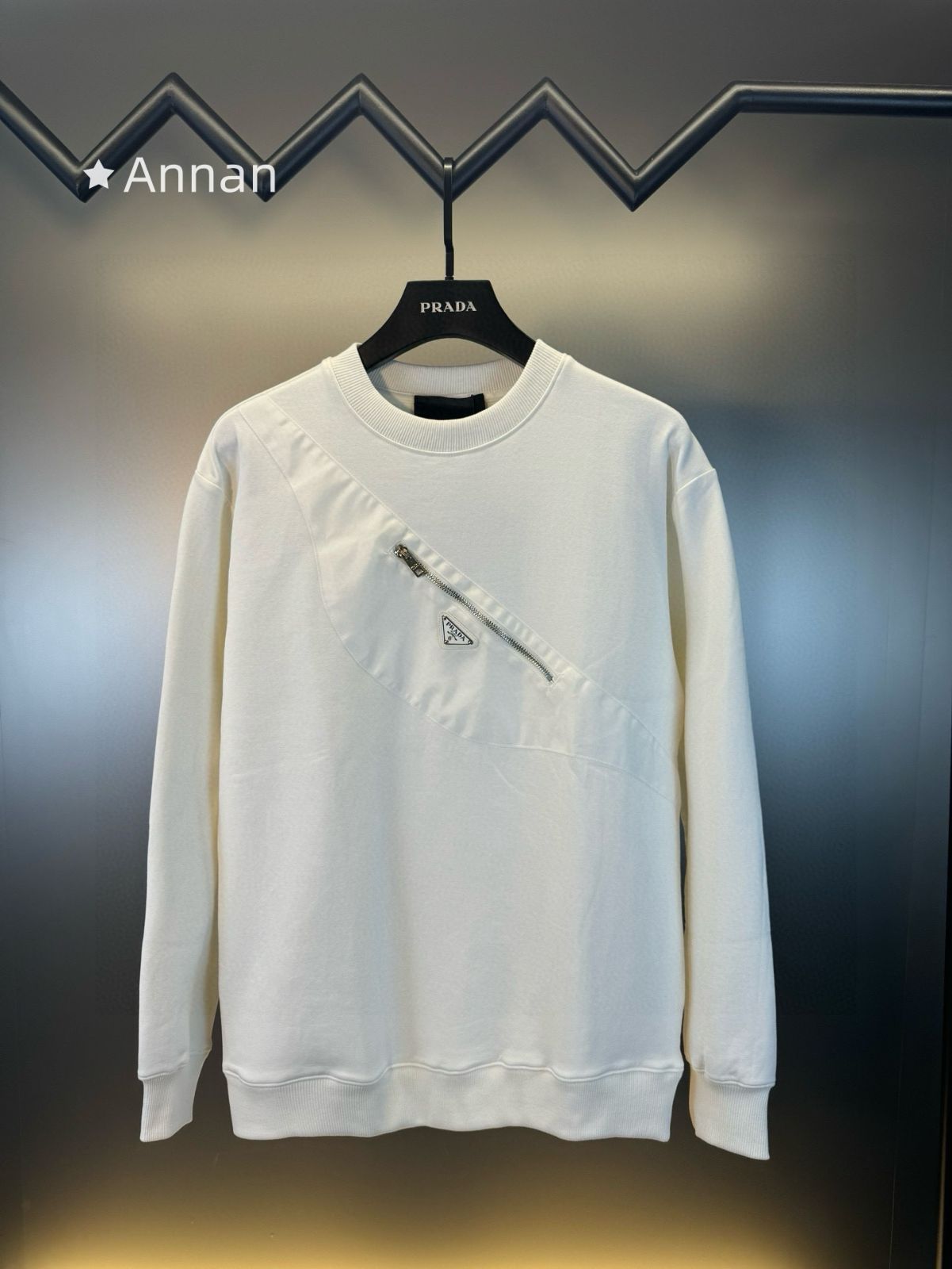 送料無料 超美品 新品！新品 タグ付 PRADA プラダ パーカー 長袖Tシャツ トップス シンプルフード付きパーカー ユニセックス