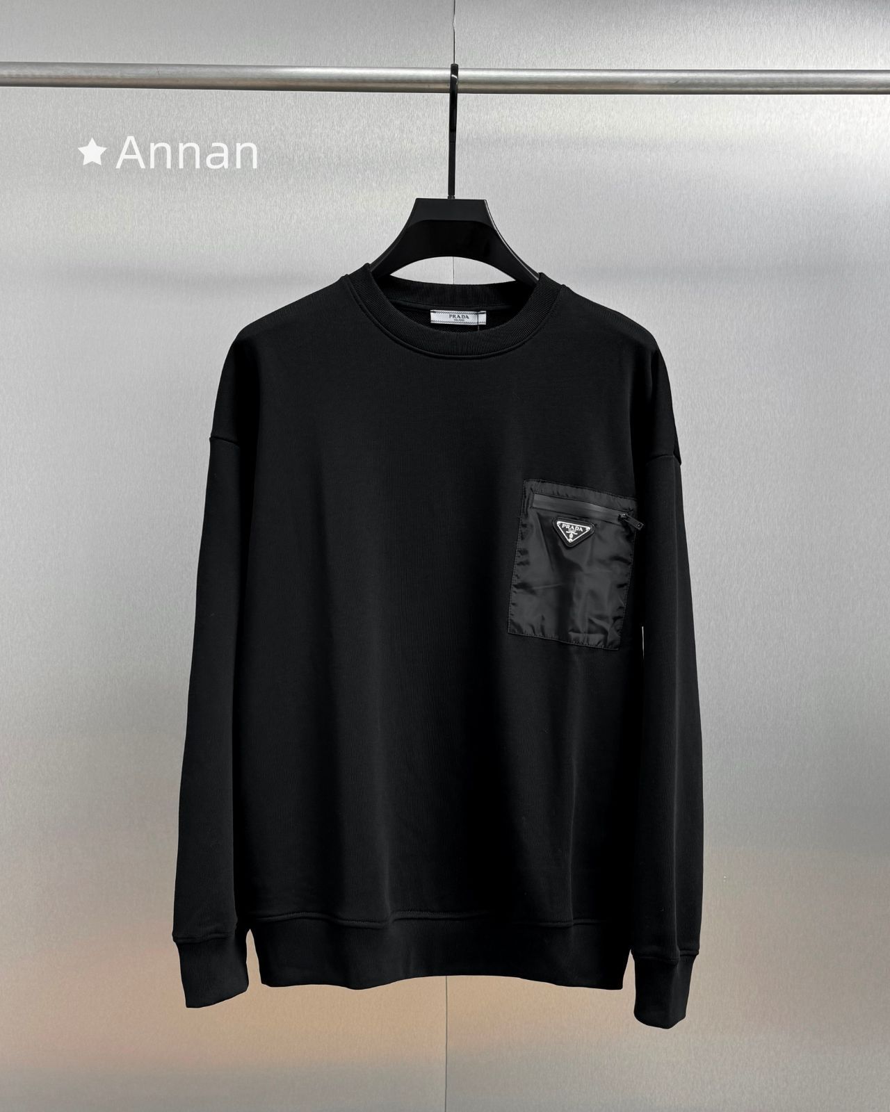 【未使用品】最終値下げ新品！新品 タグ付 PRADA プラダ パーカー 長袖Tシャツ トップス シンプルフード付きパーカー ユニセックス