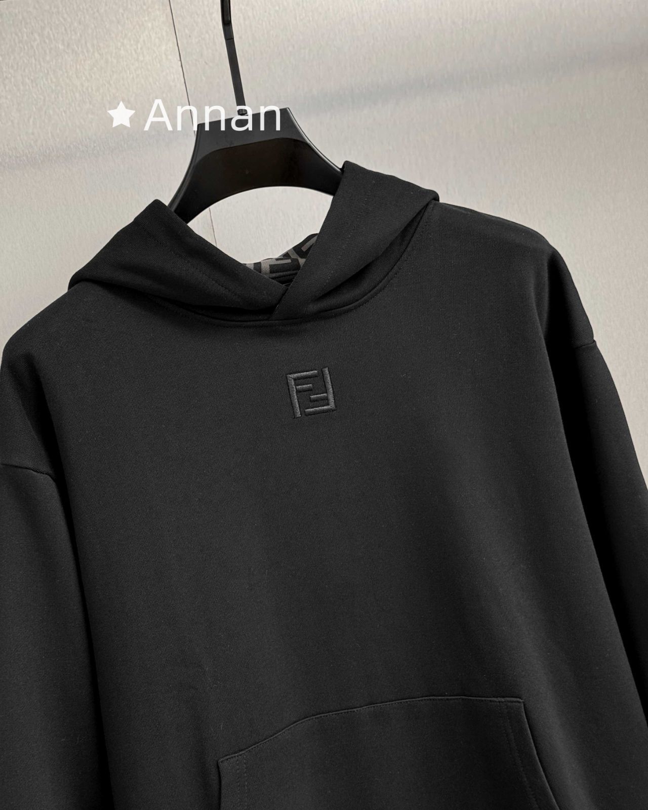 大人気 極美新品 タグ付 FENDI フェンディ パーカー シンプルフード付きパーカー ユニセックス